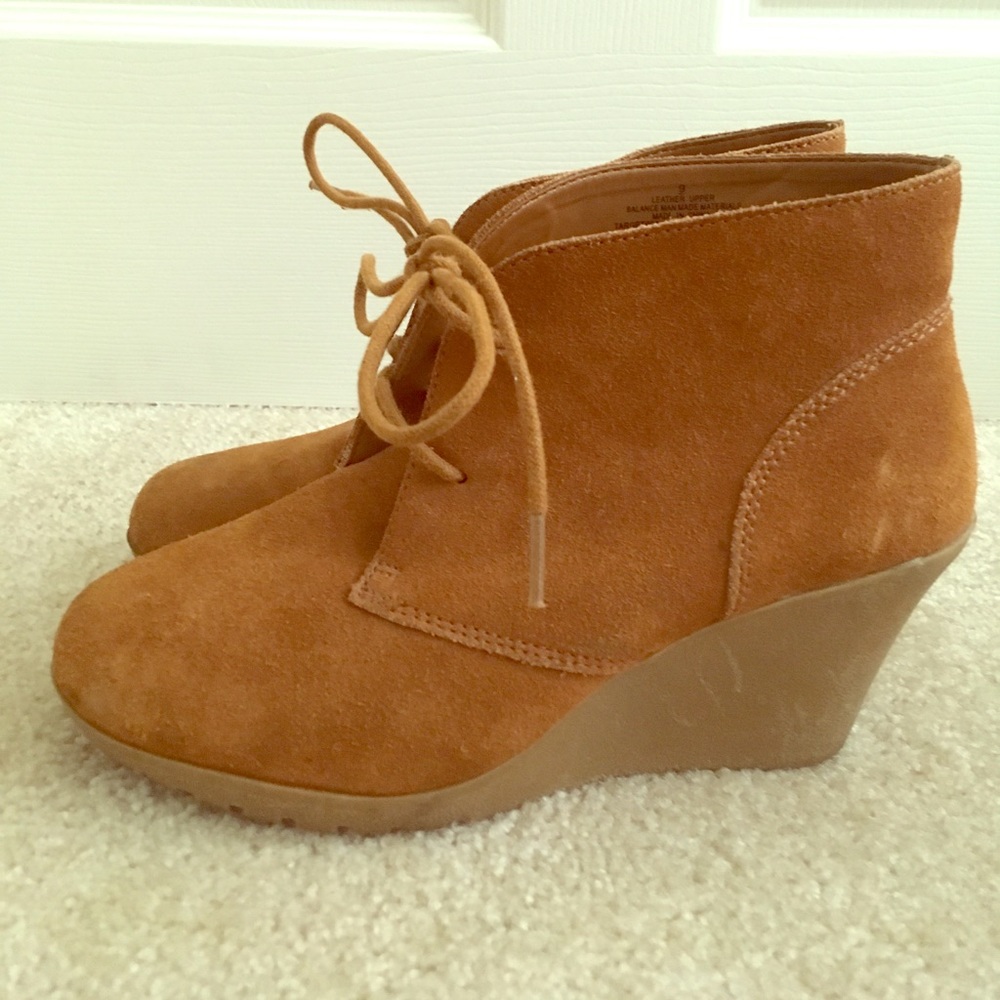 Merona Size 9 Brown Suede Wedge Booties