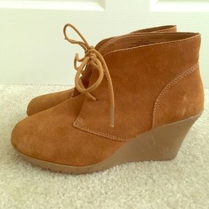 Merona Size 9 Brown Suede Wedge Booties