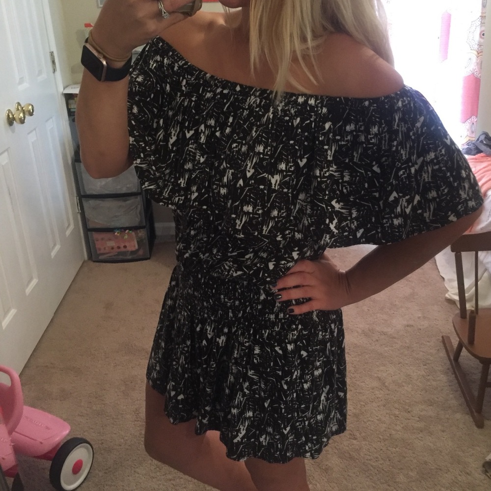 Express Black/White print off the shoulder dress M