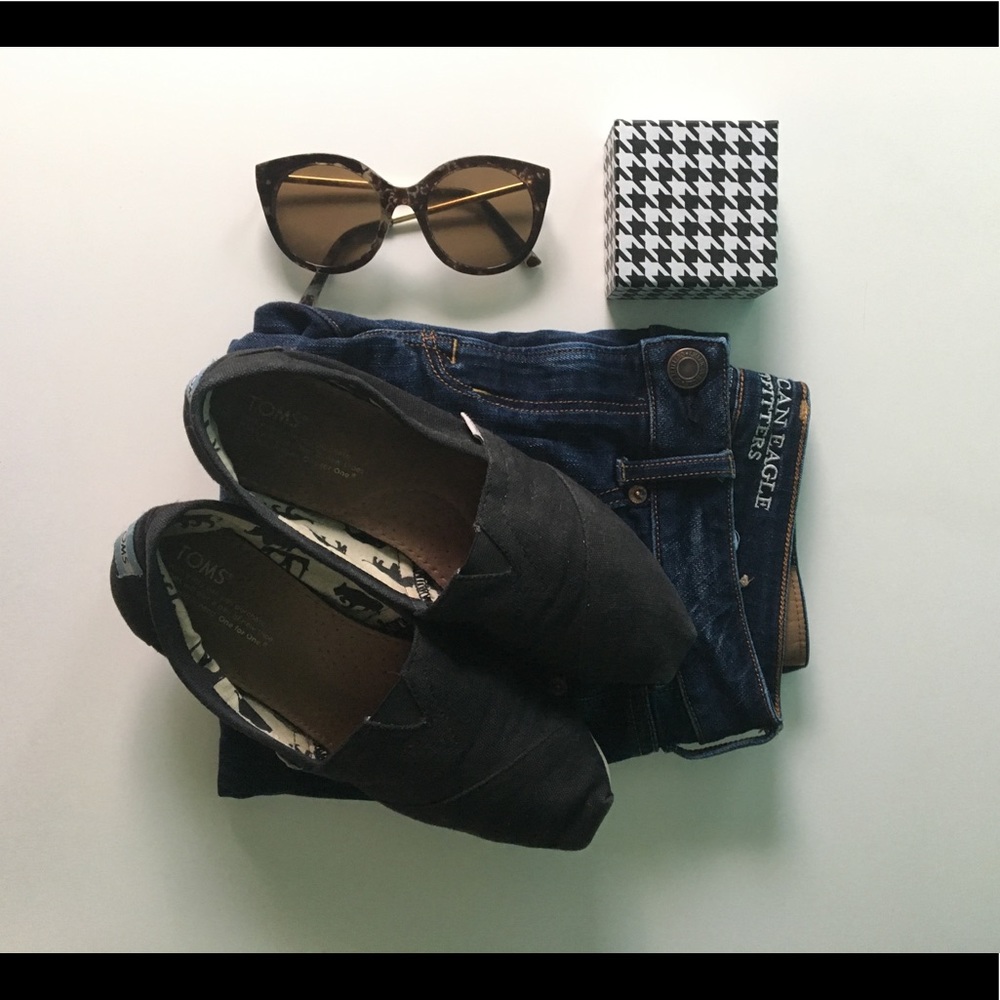 Black Toms Women's 8/Men's 6