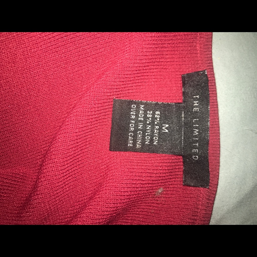 The LIMITED Red top - Picture 2 of 3