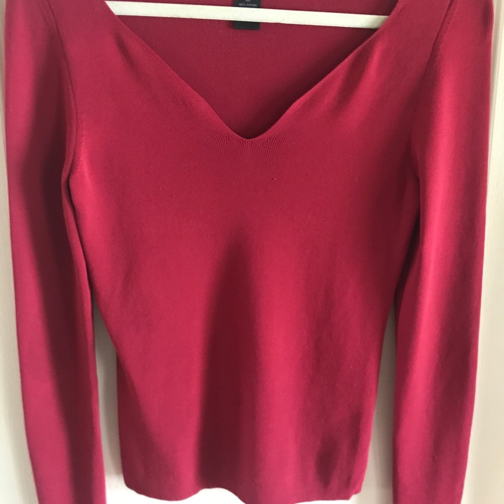 The LIMITED Red top - Picture 3 of 3