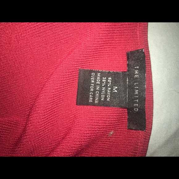 The LIMITED Red top - Picture 2 of 3