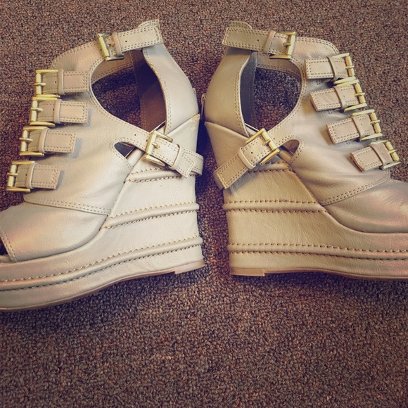 Qupid platforms - Picture 1 of 3