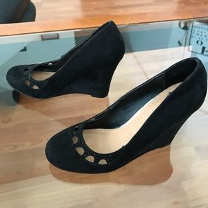 Report Faux Suede Wedges SIZE 7/7.5