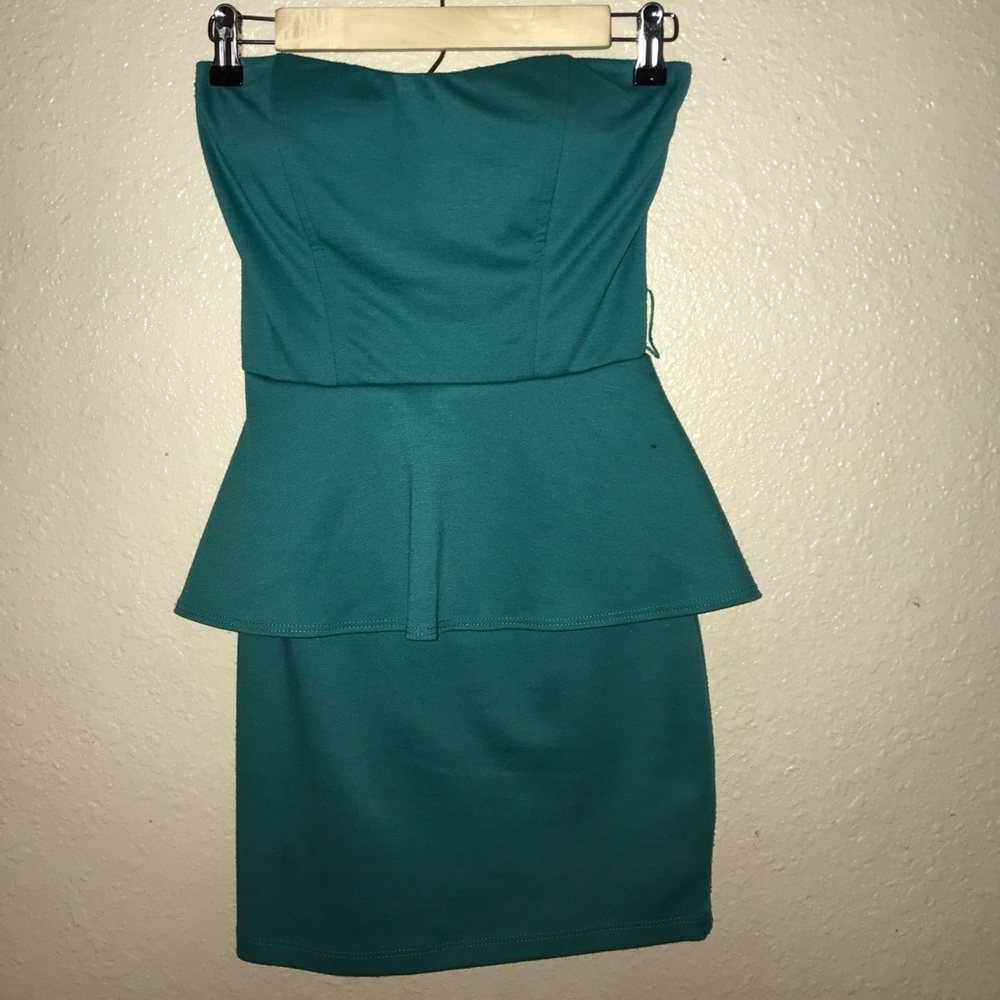 G By Guess strapless peplum dress