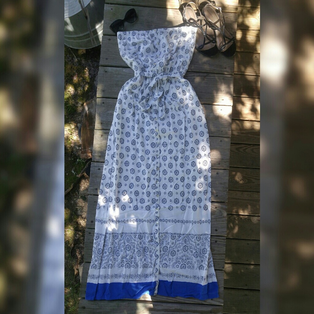 👗Love this blue/white Old Navy Dress Sm👗
