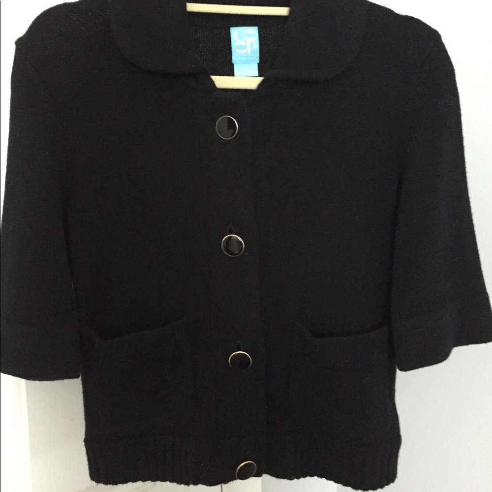 Boxy Jacqui O style. Blk 2 pocket buttonup sweater
