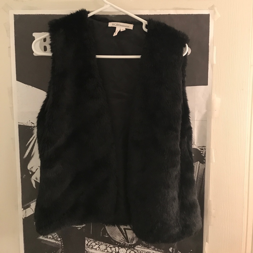 BCBGENERATION faux fur black vest