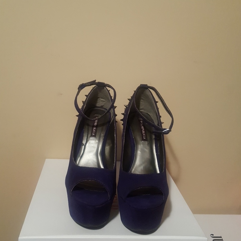 Blue wedges