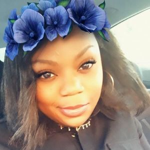 Meet your Posher, Monique