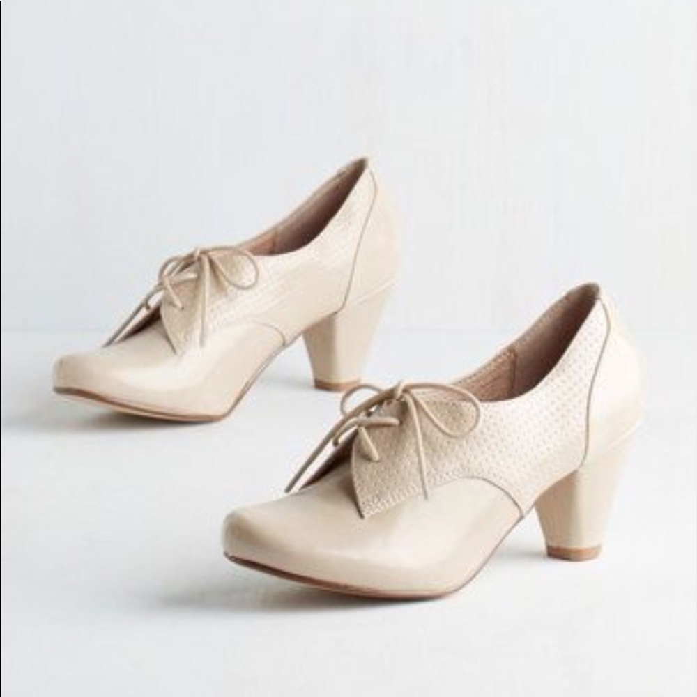 NWT Sold out Chelsea Crew Swing Along Heel Taupe