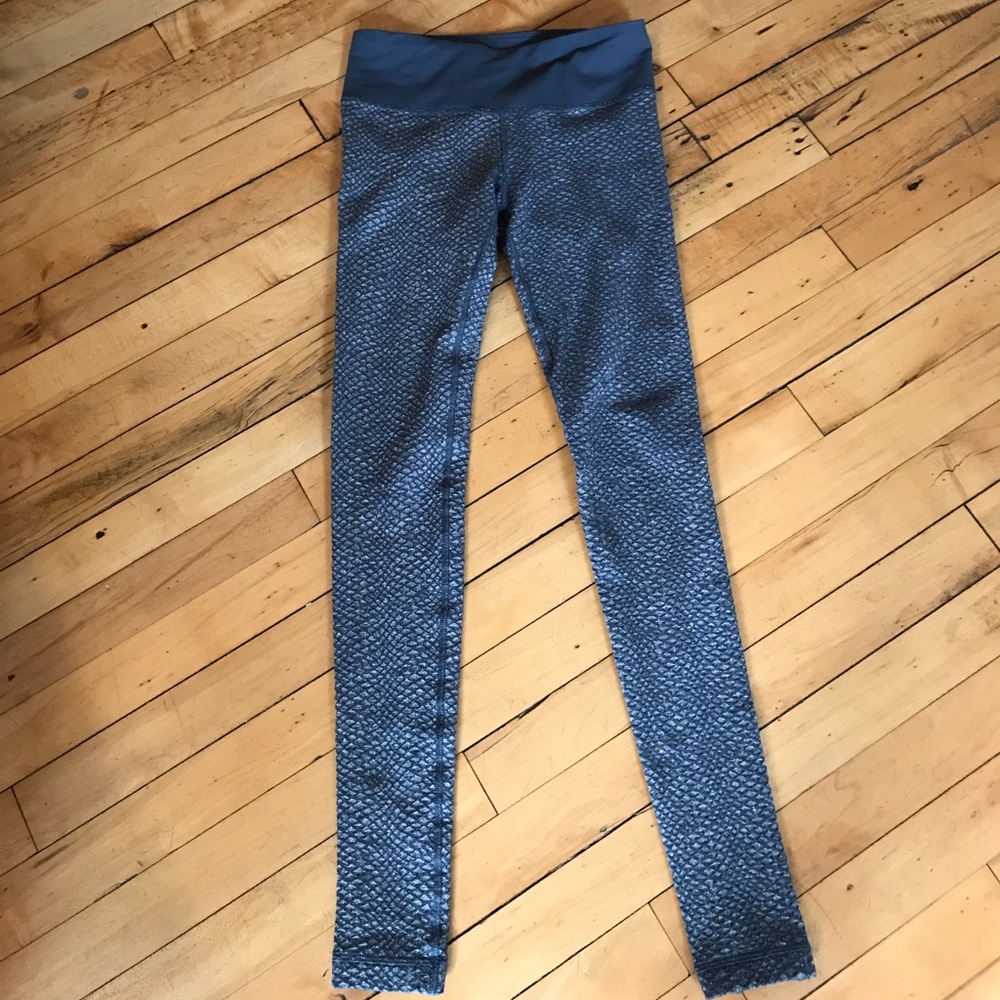 Under Armour grey crisscrossing pattern