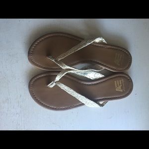 American Eagle sandals