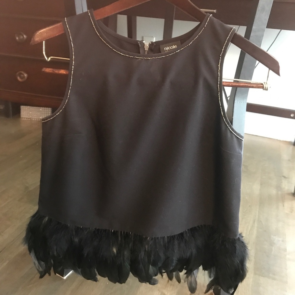 BLACK TOP WITH SMALL BEADING AND FEATHERED TOP