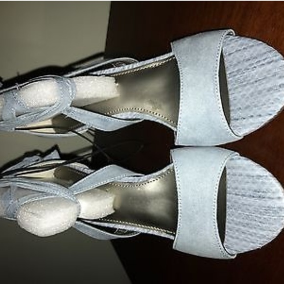 Laced up baby blue heels new size 7 - Picture 4 of 8