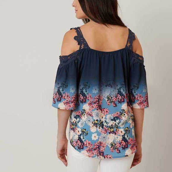 NEW SOLD OUT BUCKLE BKE COCO + JAIMESON FLORAL TOP - Picture 3 of 6