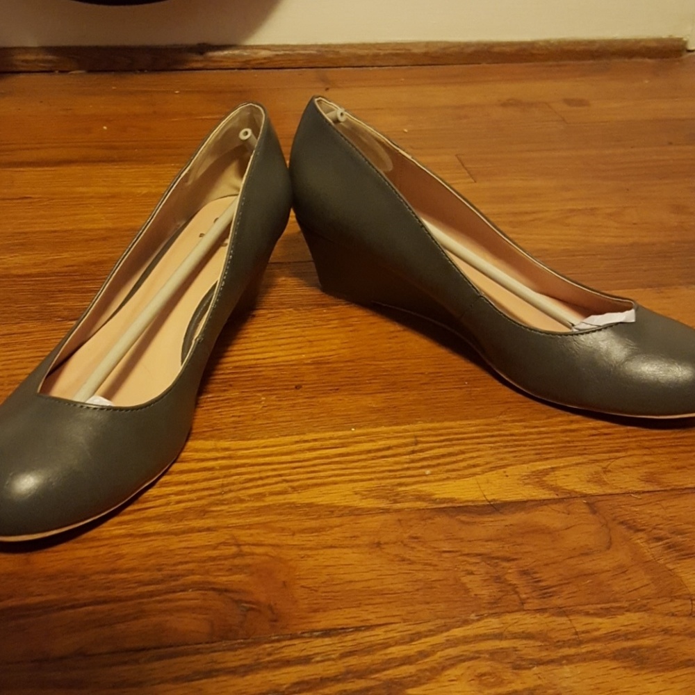 Grey wedge dress shoes