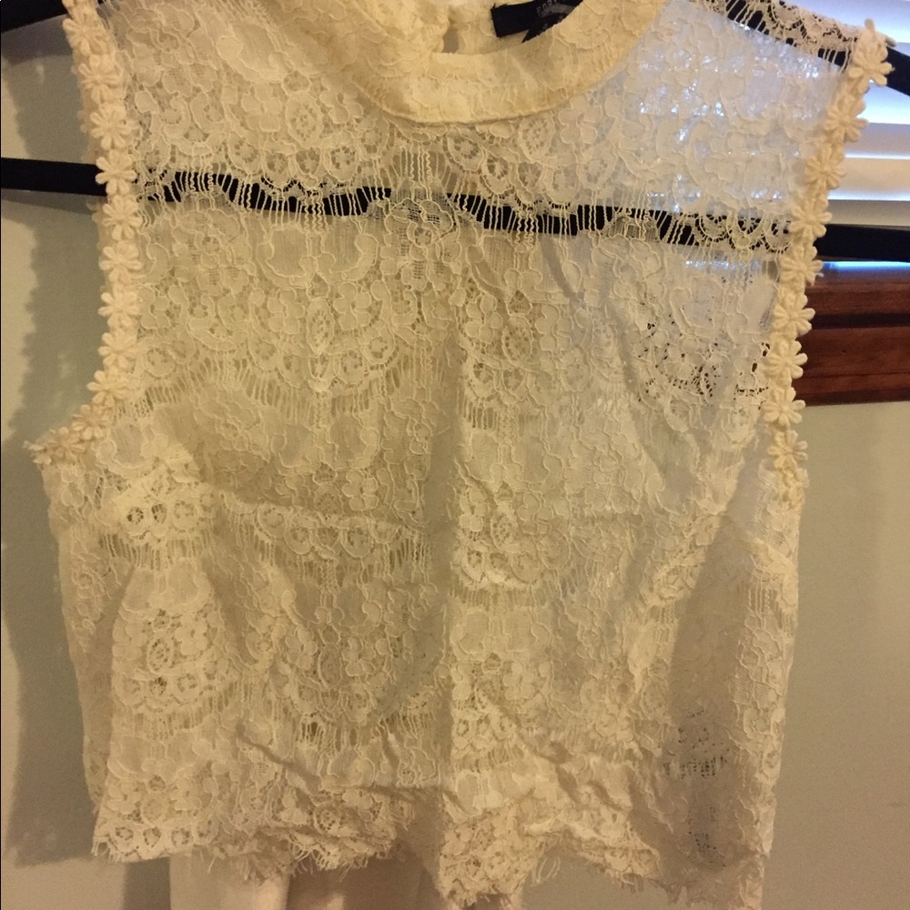 Forever 21 Off White Lace Crop Top Size Small NWT