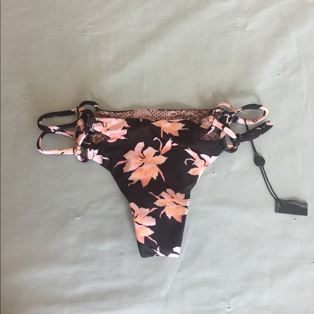 ACACIA Molokini Bottoms in Aloha