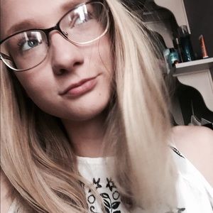 Meet your Posher, Dominika
