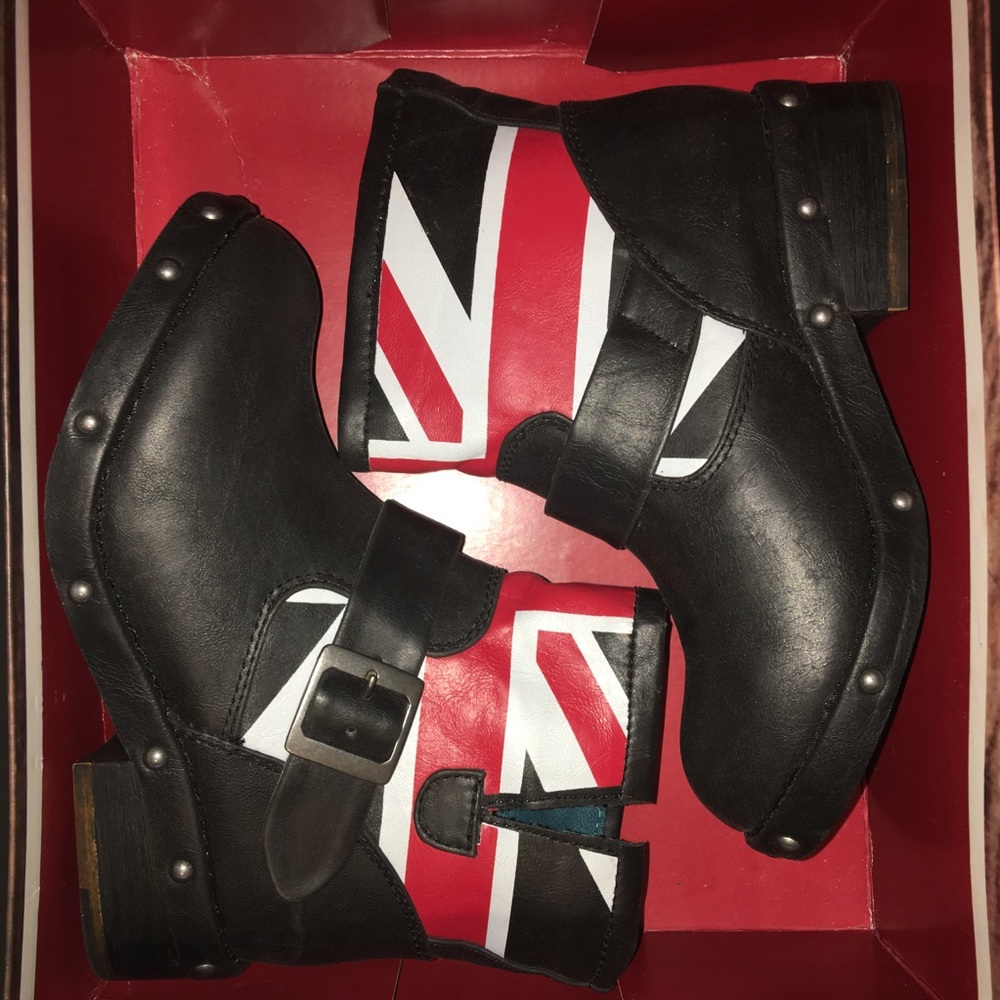 London Boots-brand new (black)
