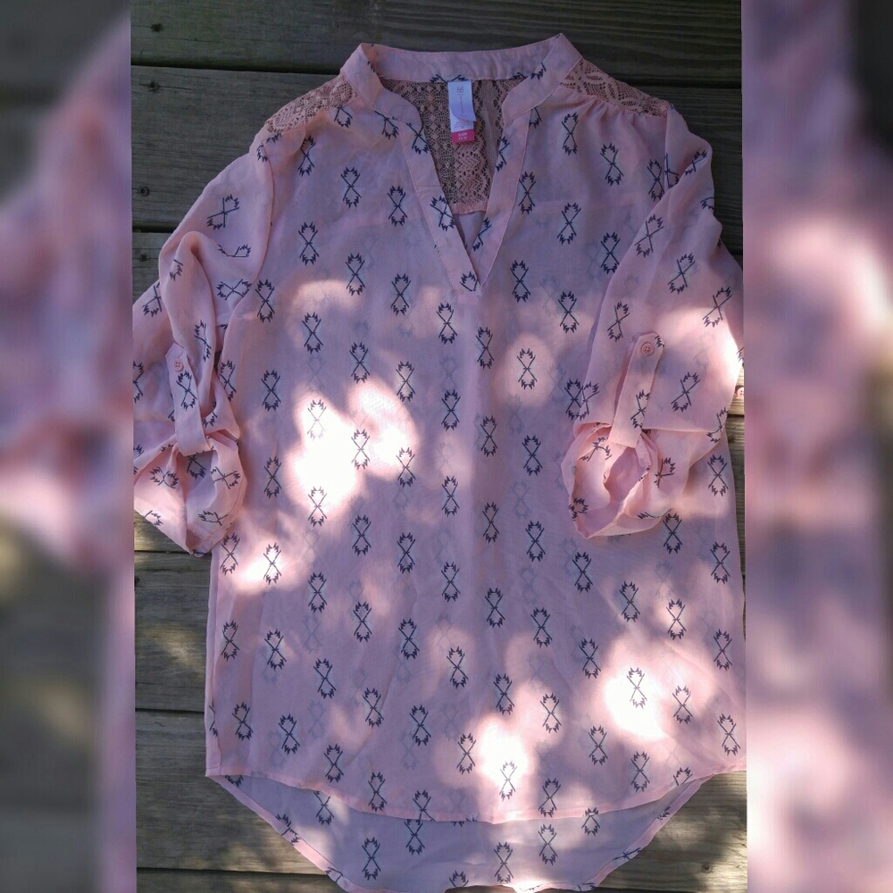 Beautiful peach n navy NWT top
