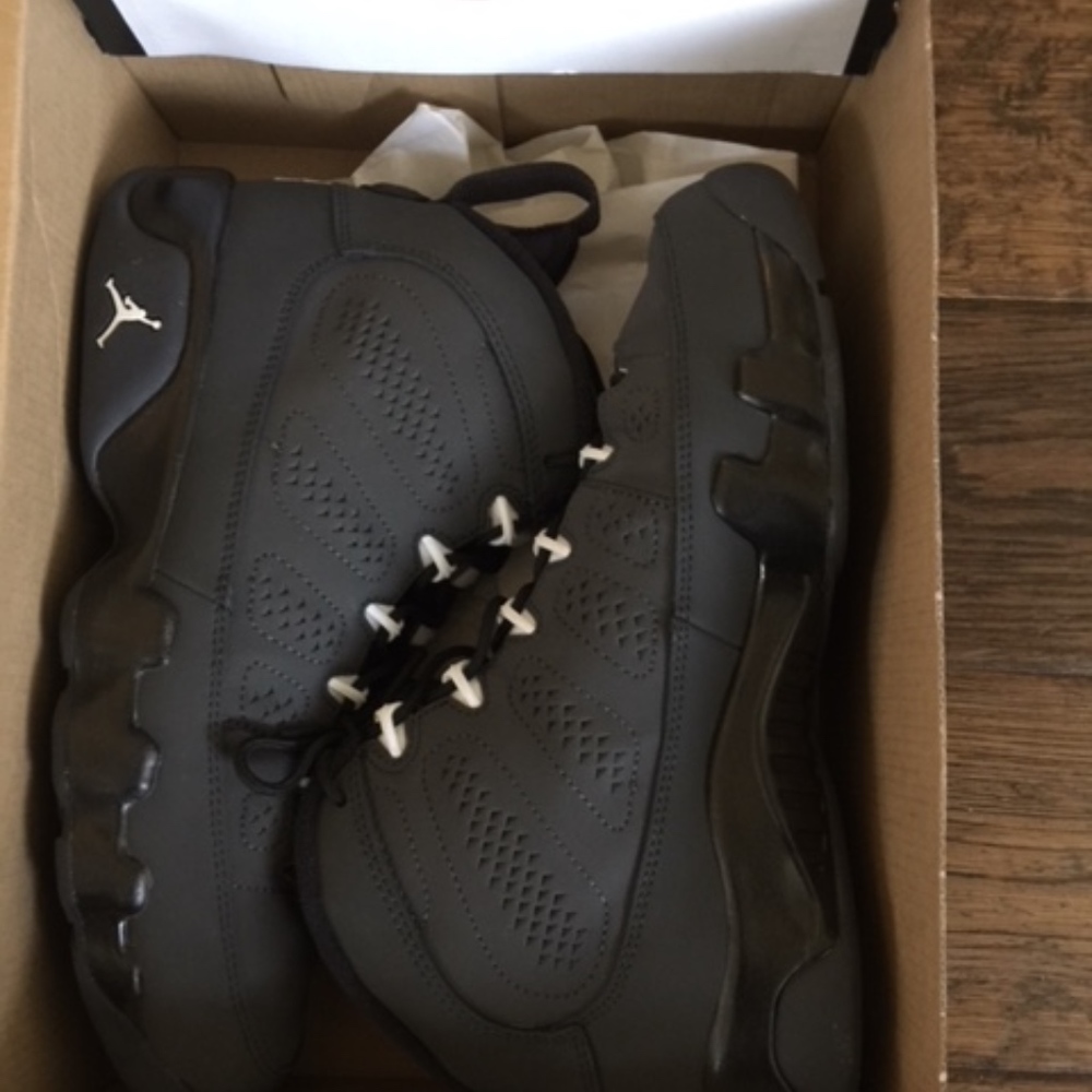 Air Jordan 9 Retro  " Never Worn"