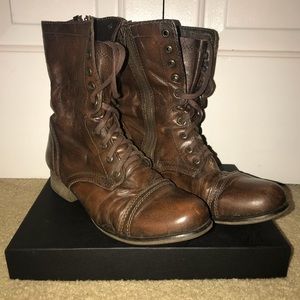 STEVE MADDEN “Troopa” boots
