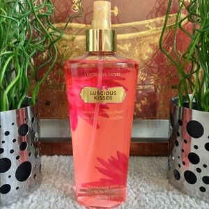✨VICTORIA'S SECRET Luscious Kisses Mist✨