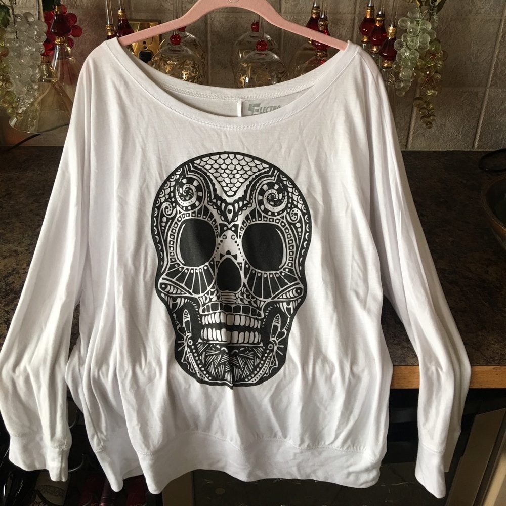 Off the shoulder 2XL longsleeved white tee
