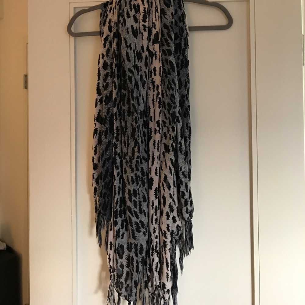 Leopard scarf