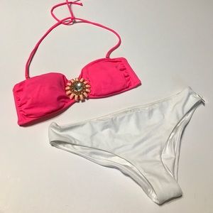 White cheeky bikini bottoms