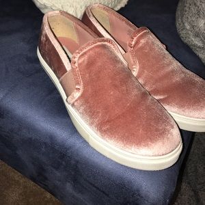 Steve Madden pink velvet slip on shoes