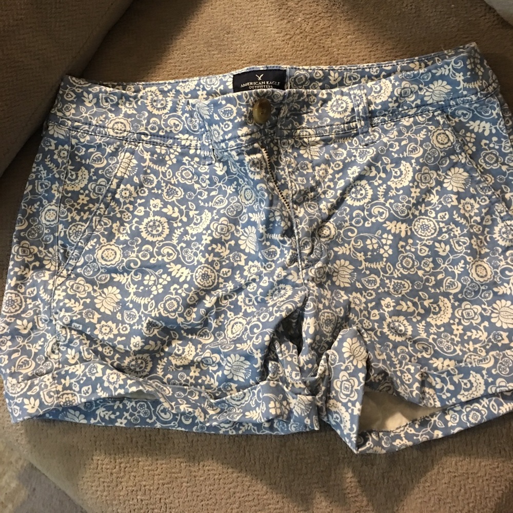 American Eagle floral short