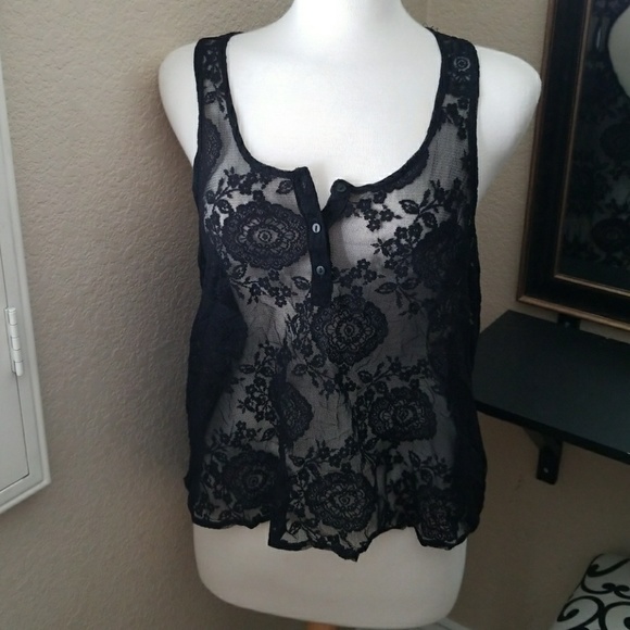 Tops - Gorgeous lace black tank