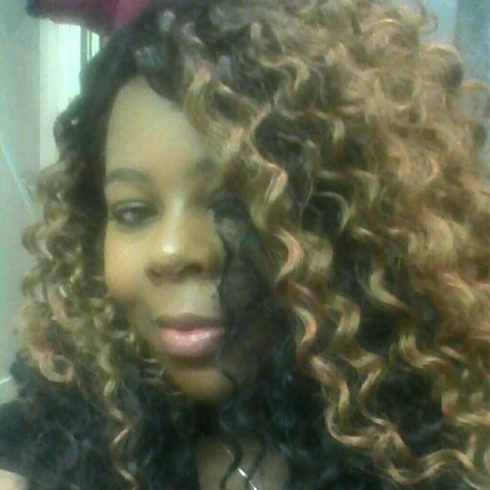 Meet your Posher, Bonita