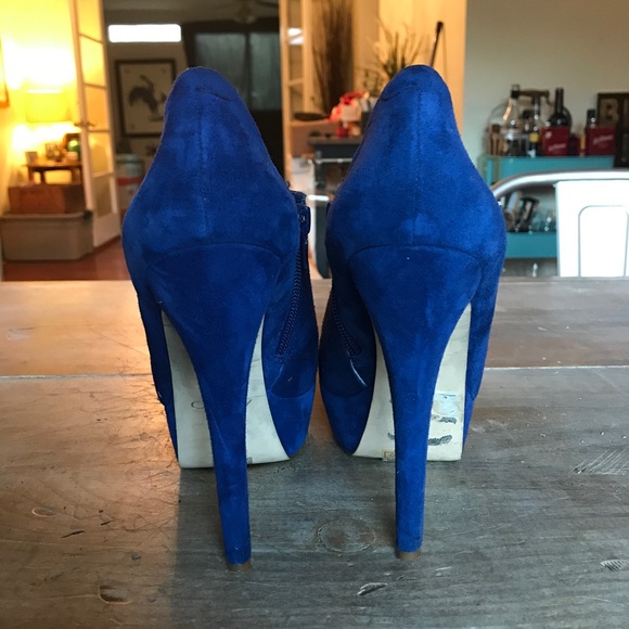 Blue Suede Aldo Booties size 8 - Picture 2 of 3