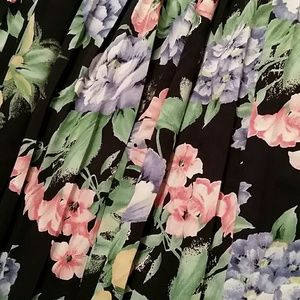 Alfred Dunner Skirts - Adorable, Navy, Floral pleated skirt! Alfred Dunner Skirts - Adorable, Navy, Floral pleated skirt!