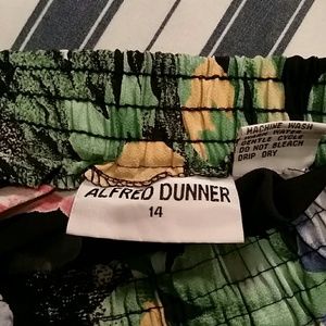 Alfred Dunner Skirts - Adorable, Navy, Floral pleated skirt! Alfred Dunner Skirts - Adorable, Navy, Floral pleated skirt!