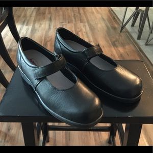Women's apex diabetic shoes, size 12 W