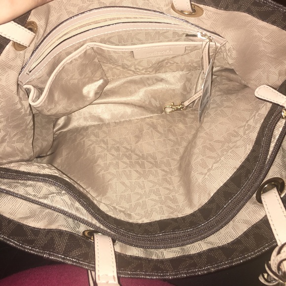 Michel kors signature tote - Picture 3 of 6