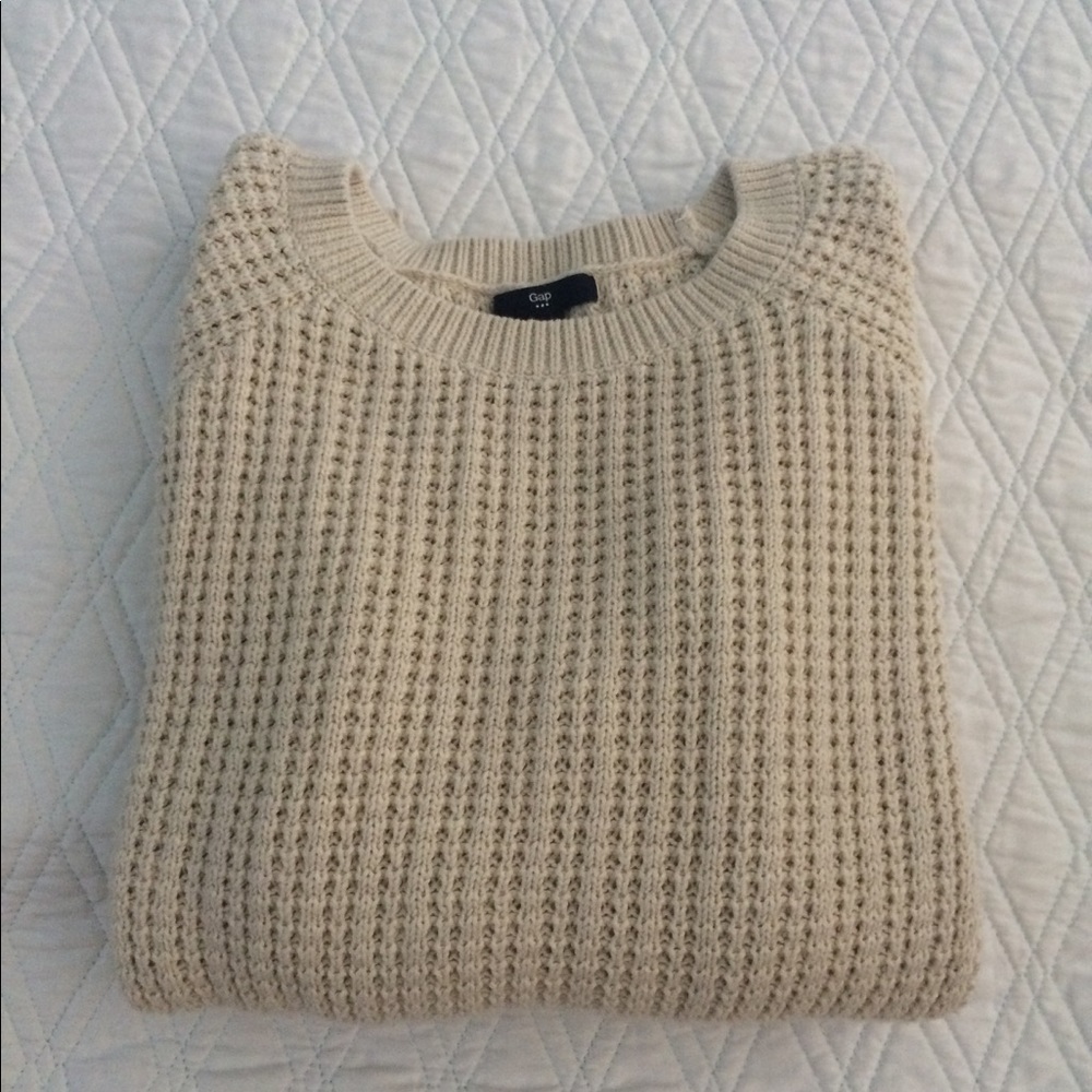 Gap sweater