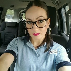 Meet your Posher, Alma