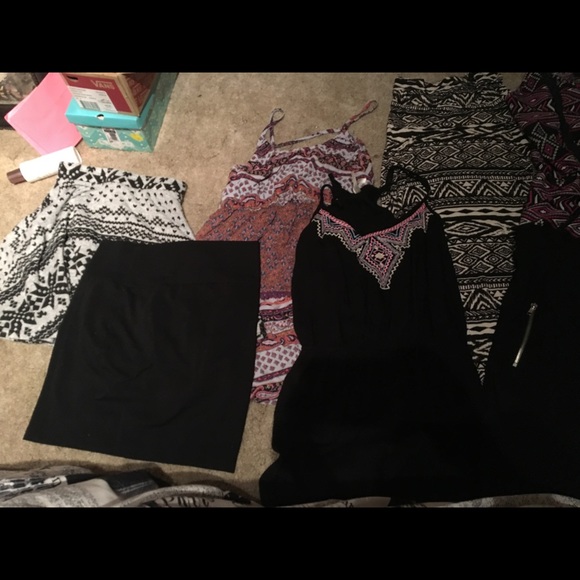 Clothes size S-M - Picture 3 of 7