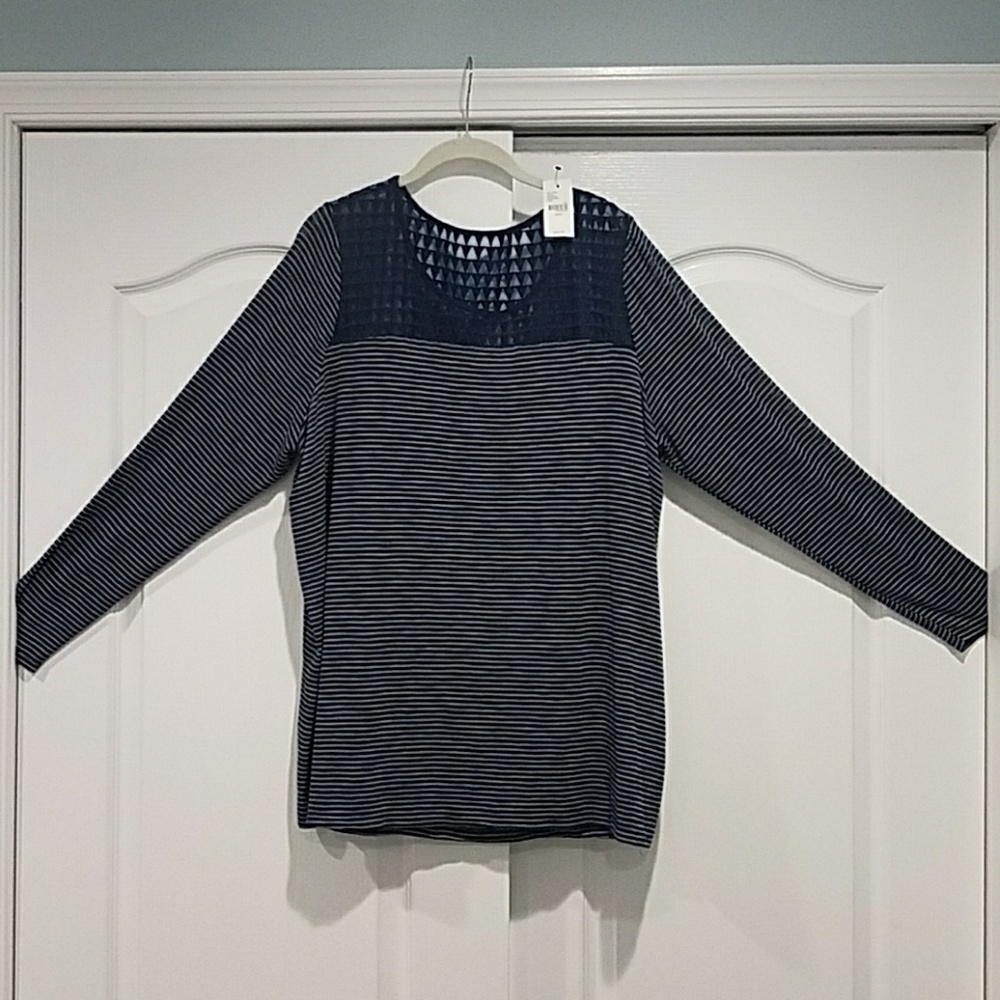 NWT! Ladies knit long sleeve top.