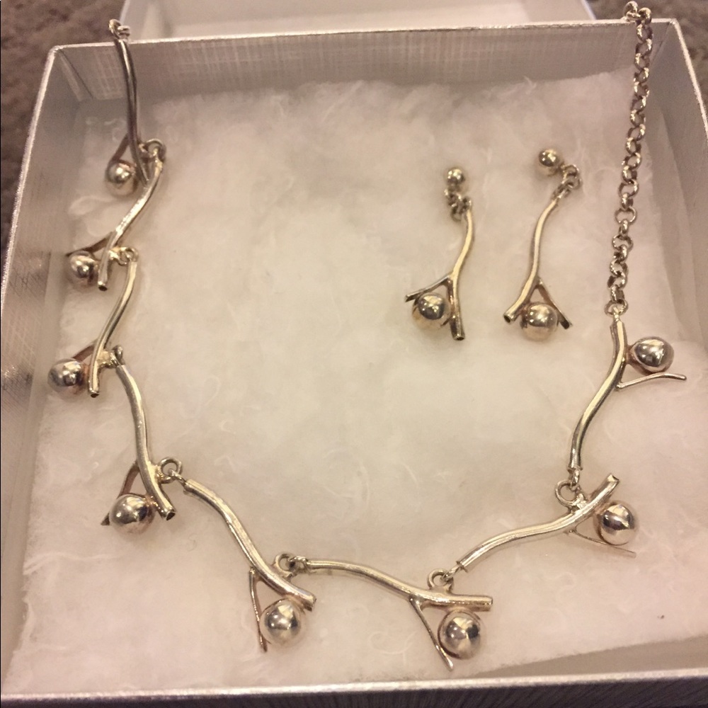 Bergdorf earrings and necklace set