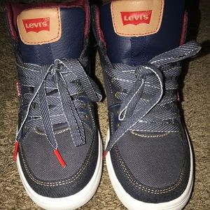 Levi's boys shoes! And the size is 4