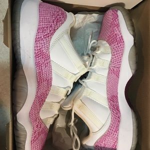 Jordan 11's Pink Snakeskin size 5Y/7W
