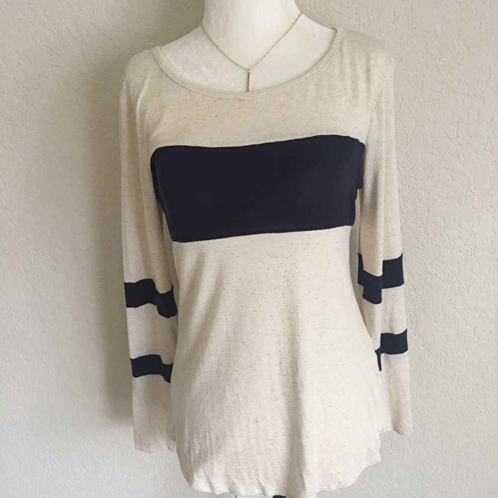 🤩5 for $25 SALE🤩 Navy Color Block Top - Picture 1 of 3